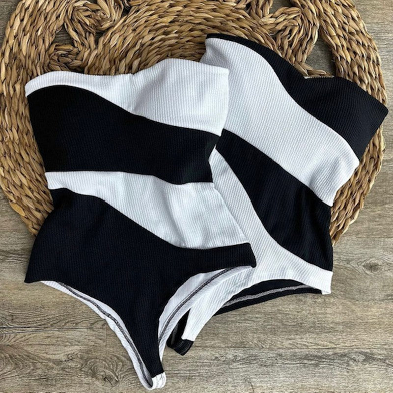 Body Feminino Tomara que caia com Bojo Bicolor preto e branco Verão