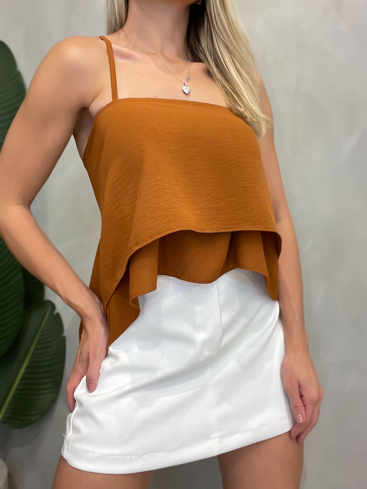 Cropped Feminino em Duna de Alça com Babado e Amarração