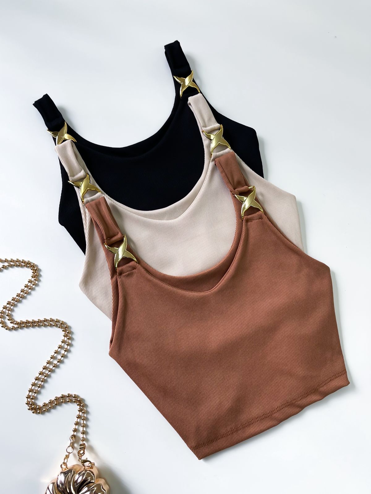 Cropped em Ribana de Alça com Fivela