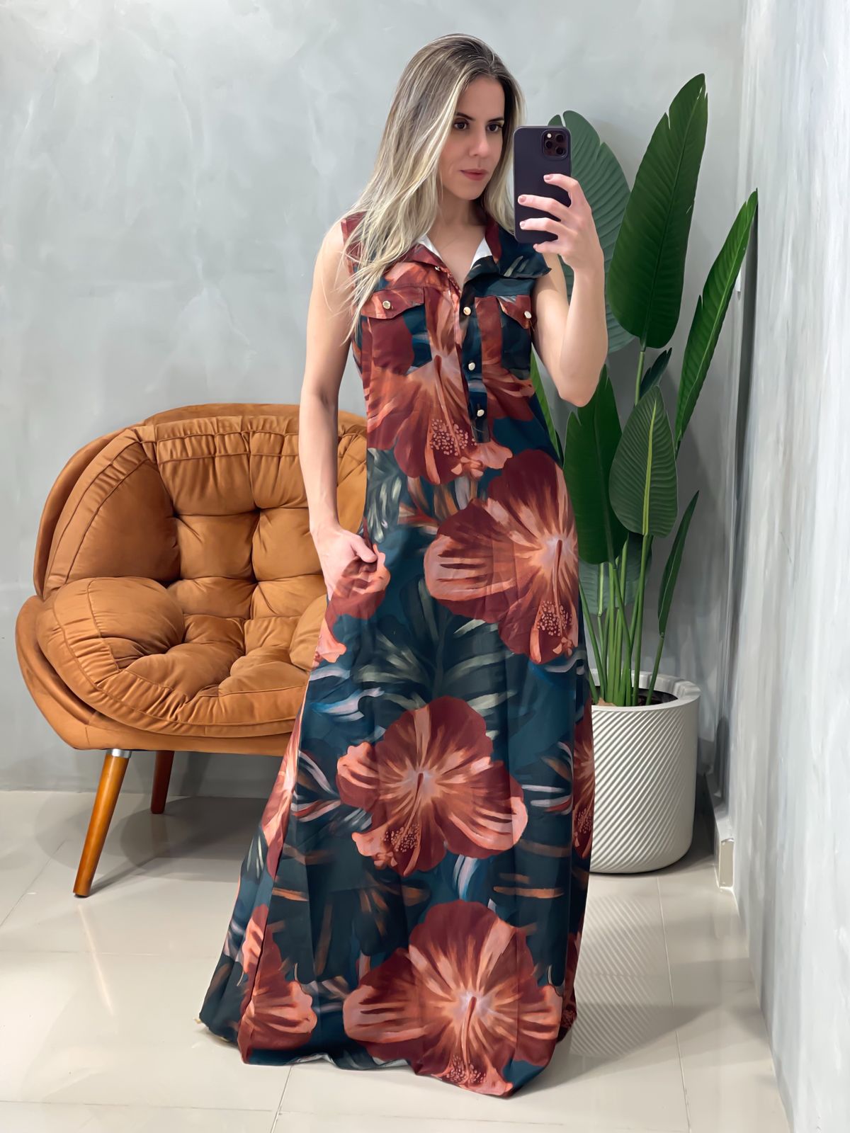 Vestido Longo em Crepe Regata com Bolsos Estampado