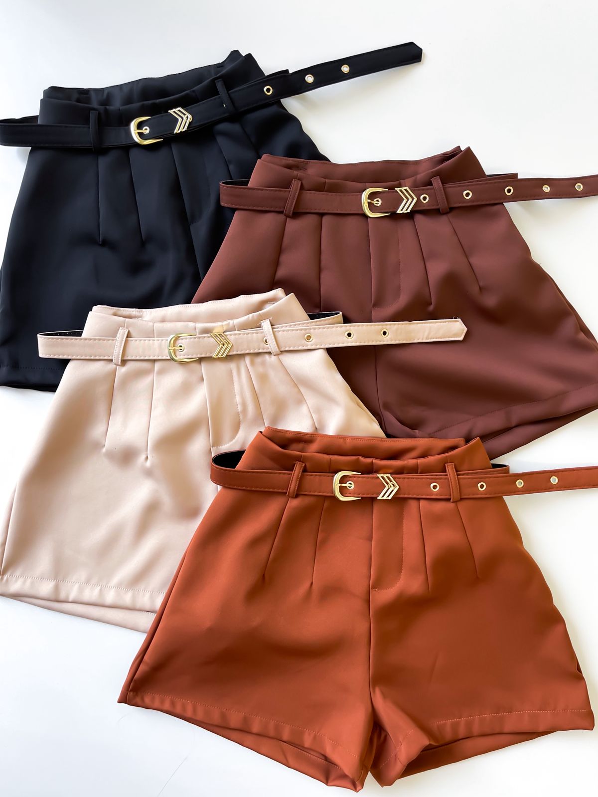 Shorts em Alfaiataria Modelo Zara com Cinto Encapado