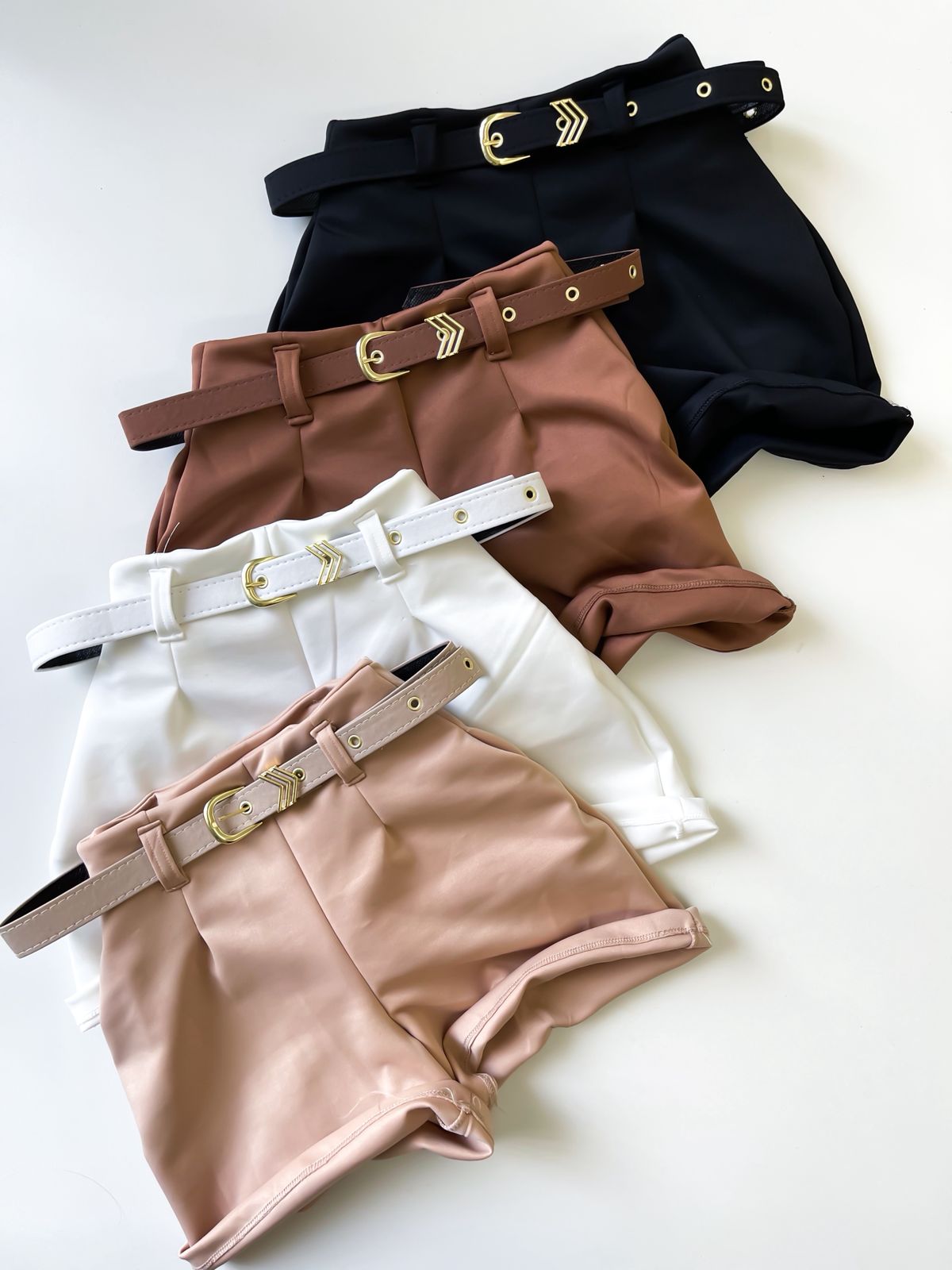 Shorts em Neoprene com Cinto