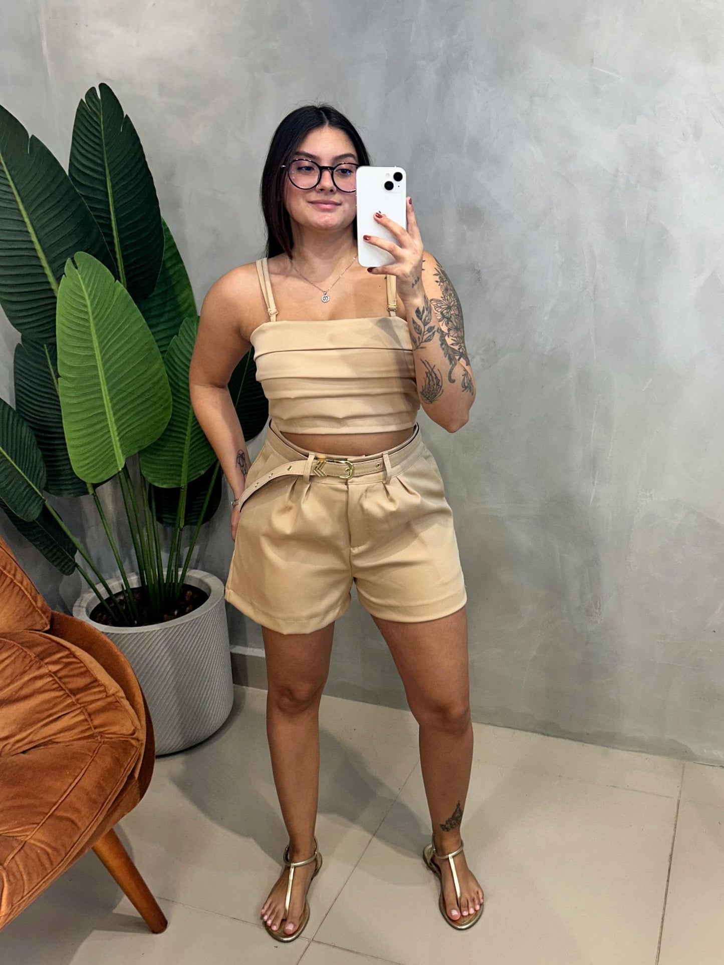 Conjunto em Alfaiataria Cropped de Alça e Shorts com Cinto