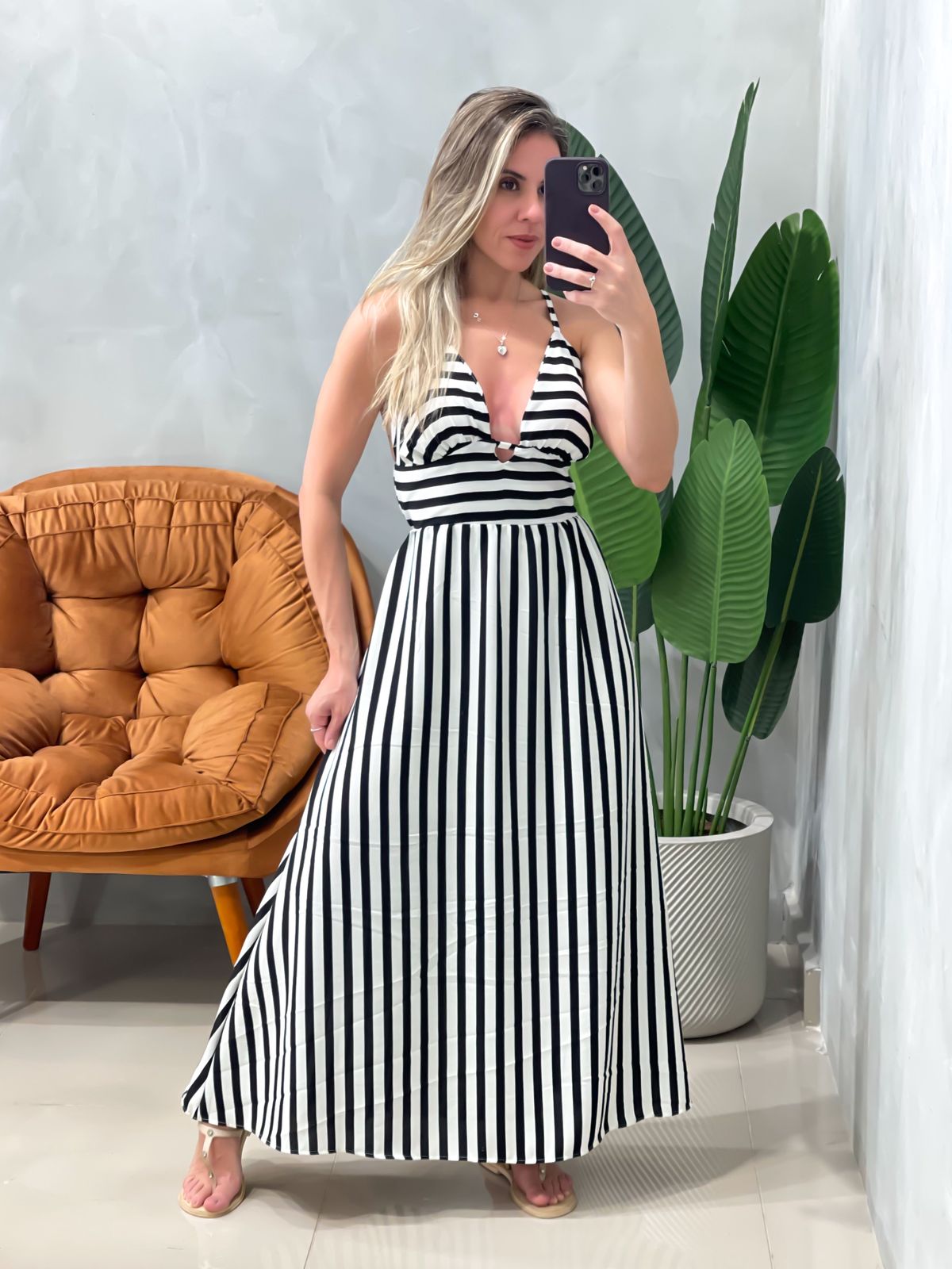 Vestido Midi em Duna com Decote e Amarração