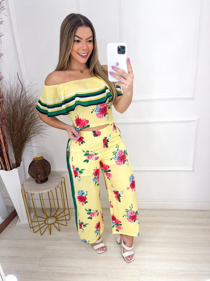 Roupas Femininas/Conjunto  / cropped e calça / estampada / flores / listra / cr