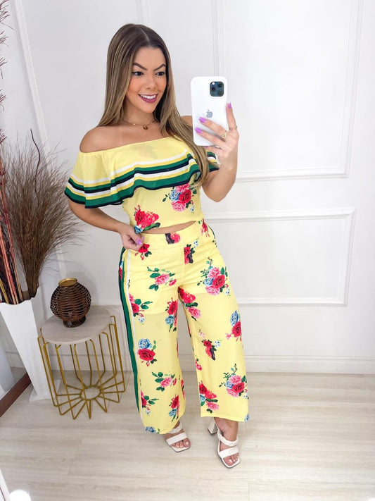 Roupas Femininas/Conjunto  / cropped e calça / estampada / flores / listra / cr