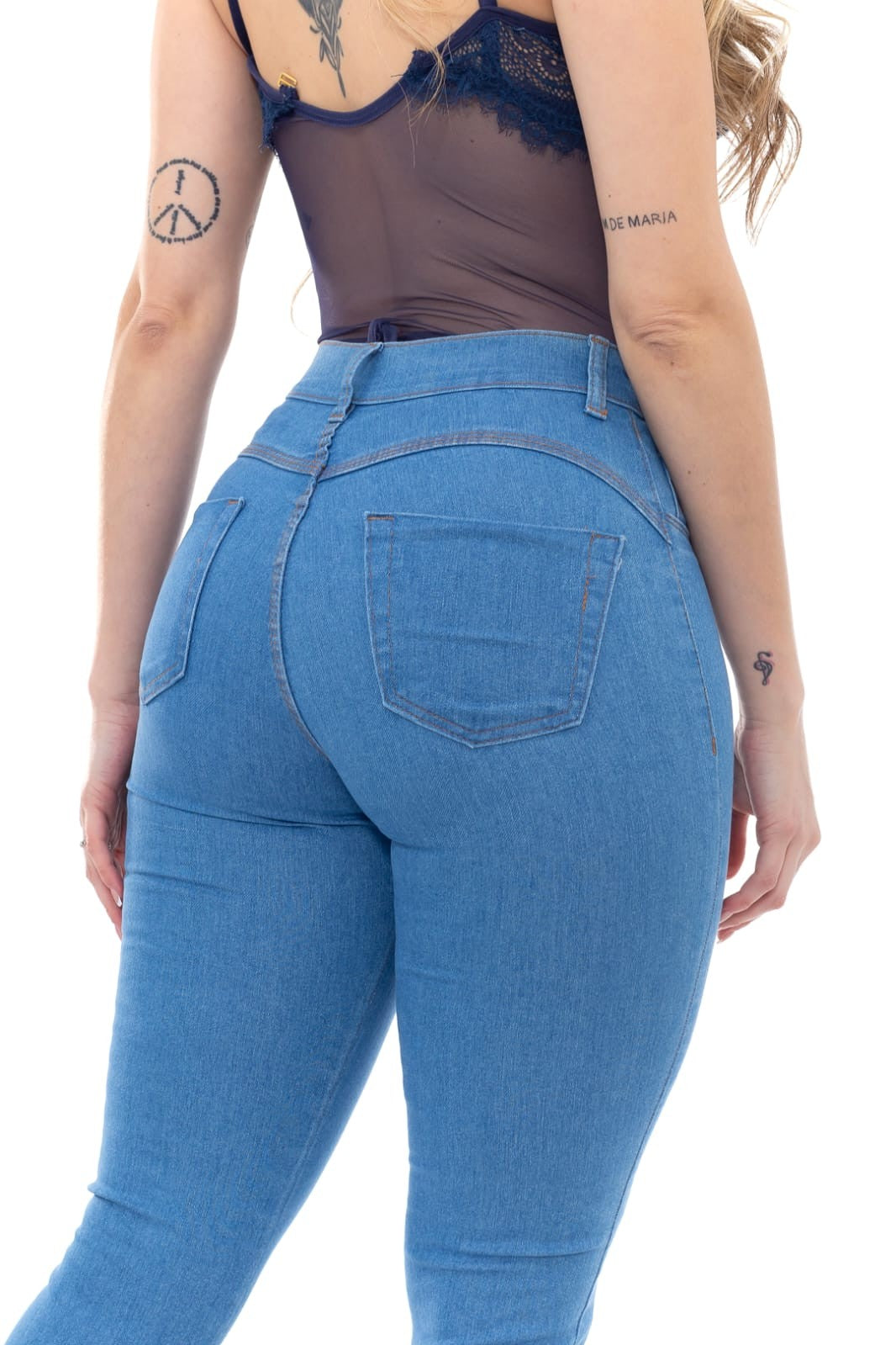 Jeans Skinny Azul Claro Délavé – Elegância e Ajuste Perfeito