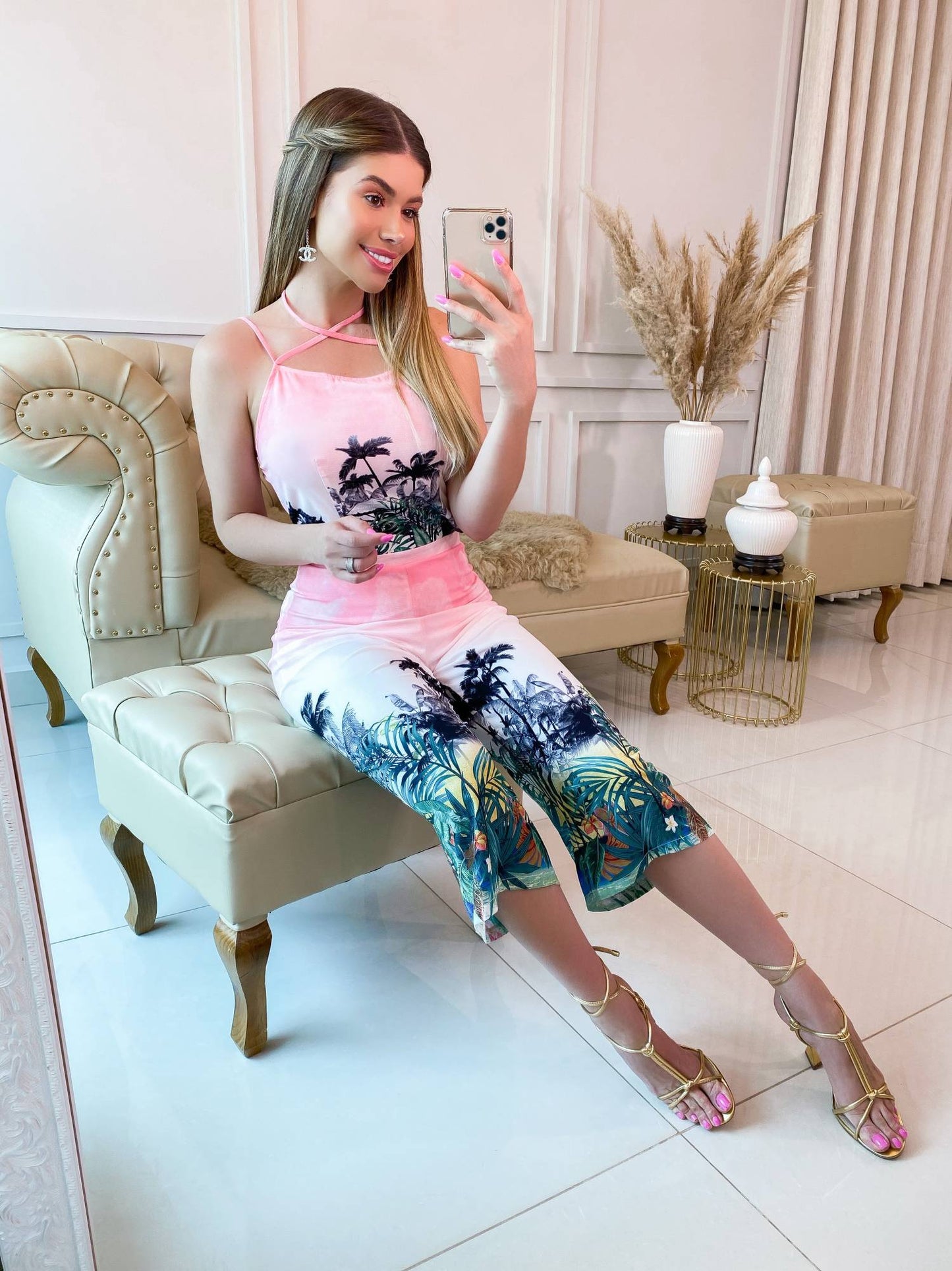 Roupas Femininas/Macacão/pantacurt/estampado/floral/coqueiro/vazado/EMILIMODA/E