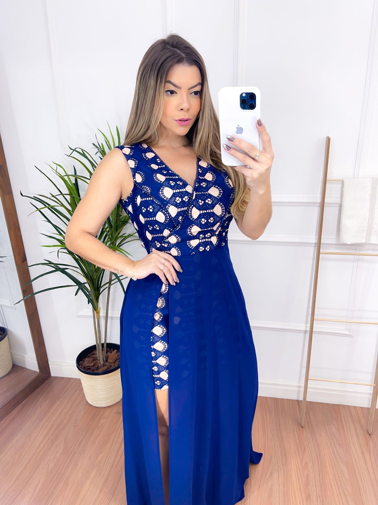 Vestido Feminino Confortável e Estiloso em Gripir e Crepe