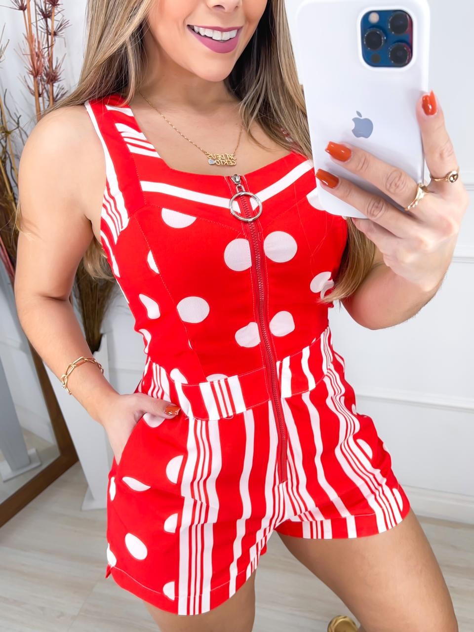 Macaquinho Estampado Feminino – Estilo Divertido com Zíper