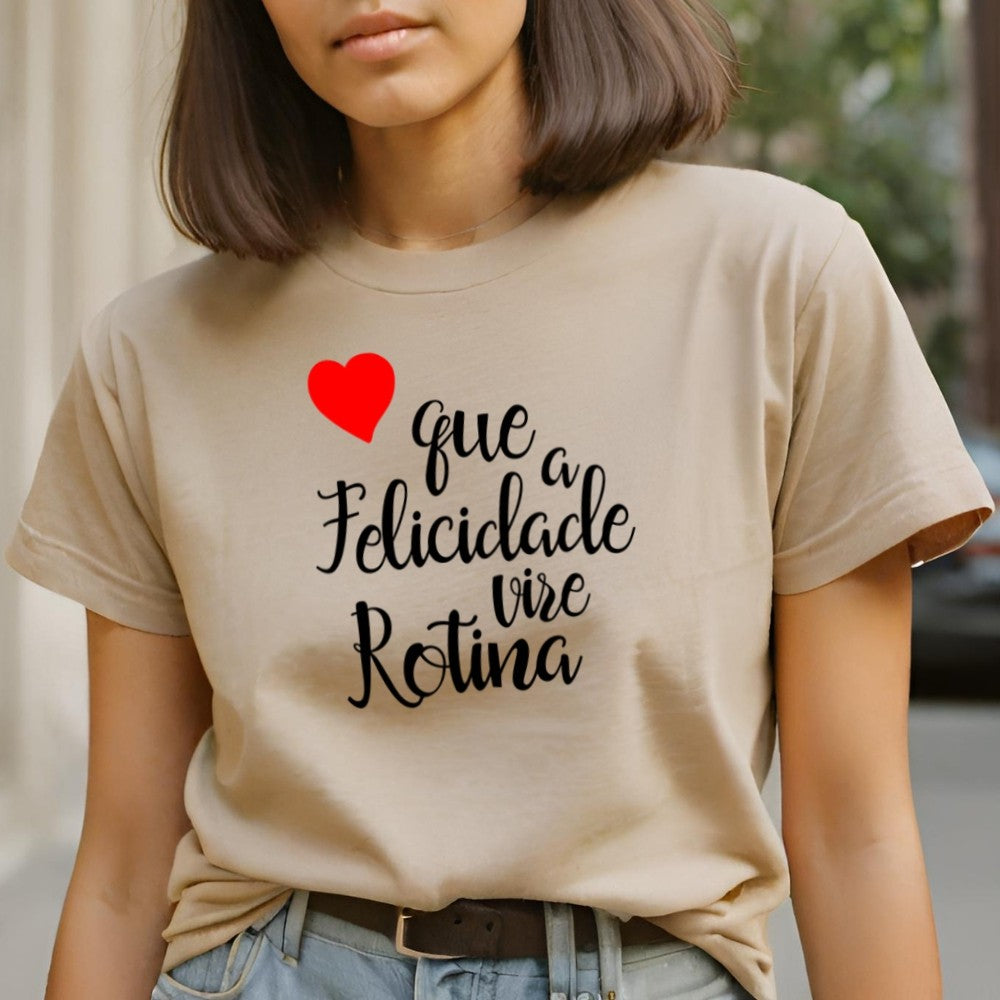 Camiseta Feminina Estampada GuGi Frase Que A Felicidade Vire Rotina Coração CF