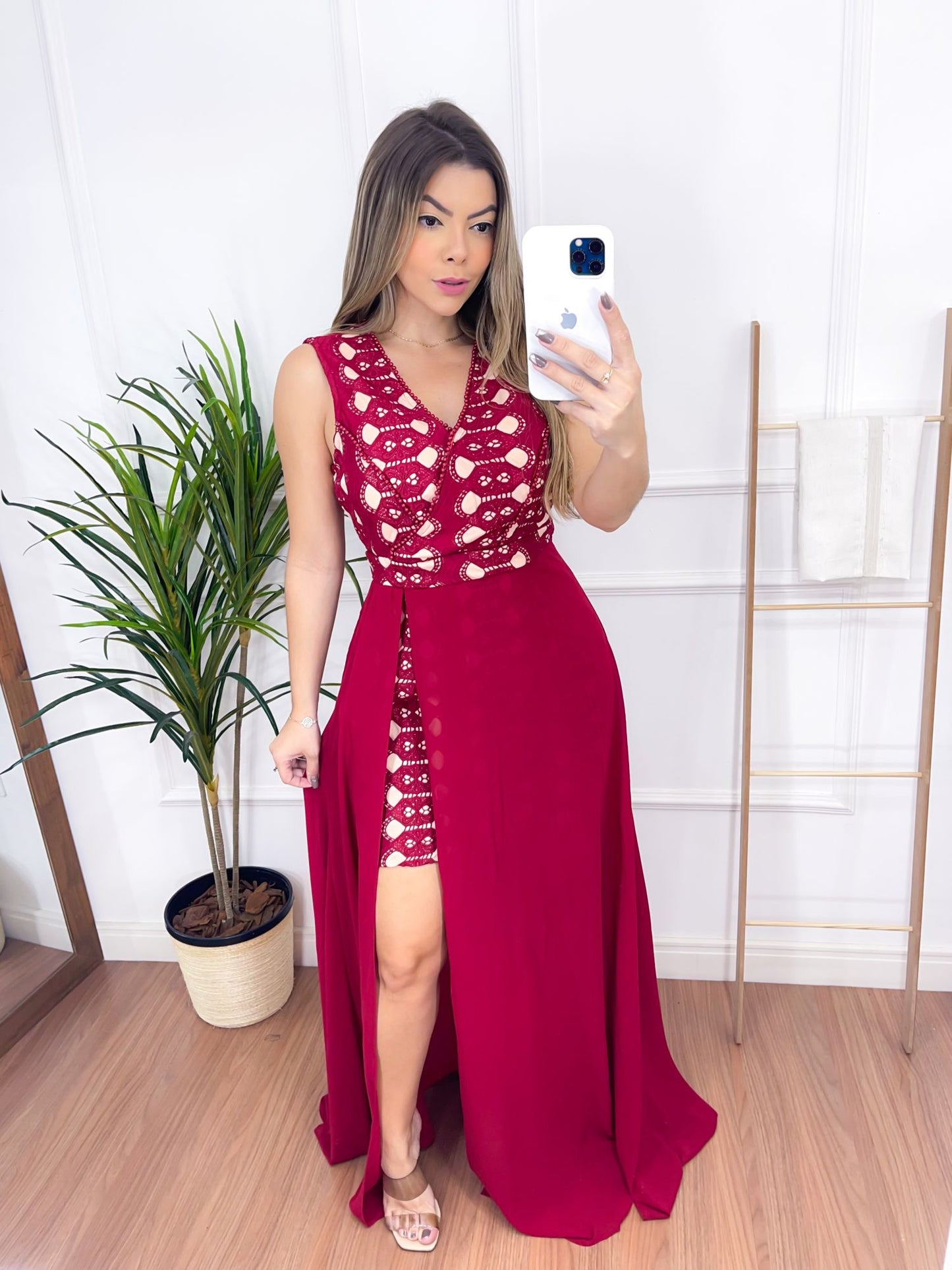 Vestido Feminino Confortável e Estiloso em Gripir e Crepe