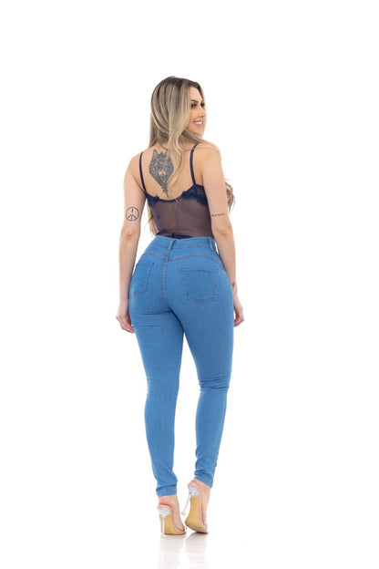 Jeans Skinny Azul Claro Délavé – Elegância e Ajuste Perfeito