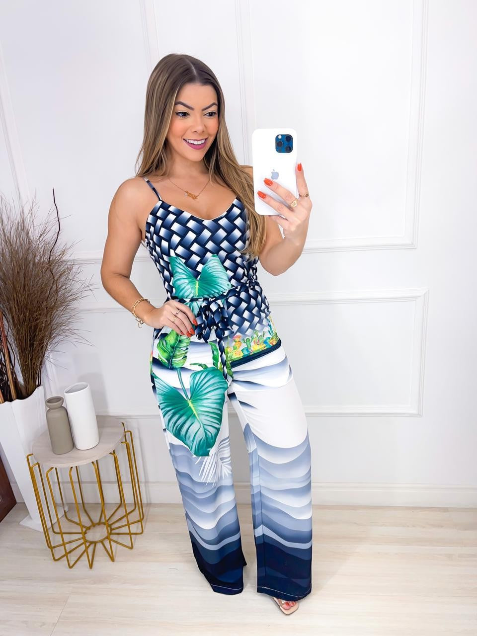 Roupas Femininas/Macacão / estampado / floral / folhagens  / cinto/EMILIMODA/EM