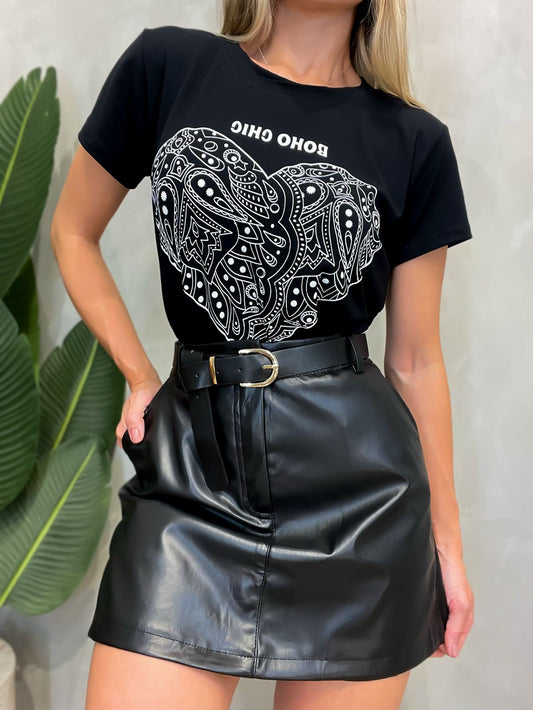 Shorts Saia Feminino em Courino Bolso Faca com Cinto Monise