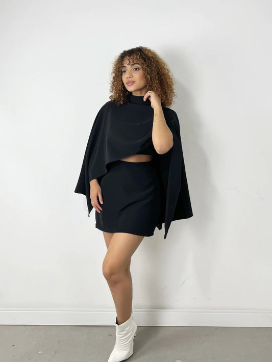 Conjunto Feminino em Alfaiataria Bata com Top e Shorts Saia