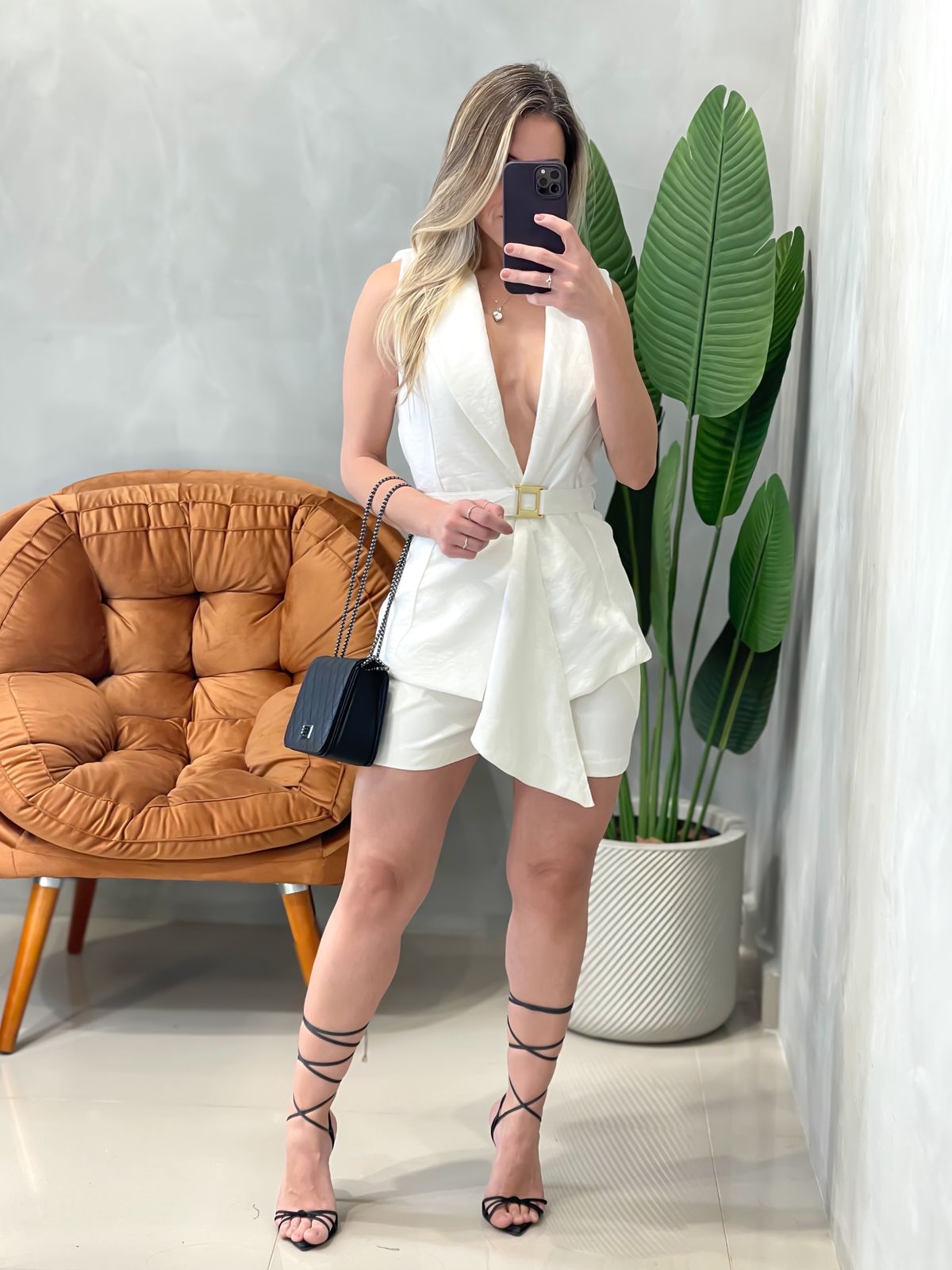 Conjunto em Alfaiataria Sensoriale Max Colete de Bico e Shorts