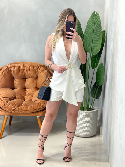 Conjunto em Alfaiataria Sensoriale Max Colete de Bico e Shorts