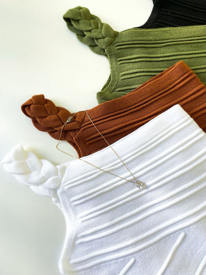 Cropped em Tricô Modal Alça Única Trançada