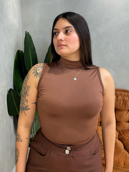 Body em Suplex Regata com Decote Costas e Gola