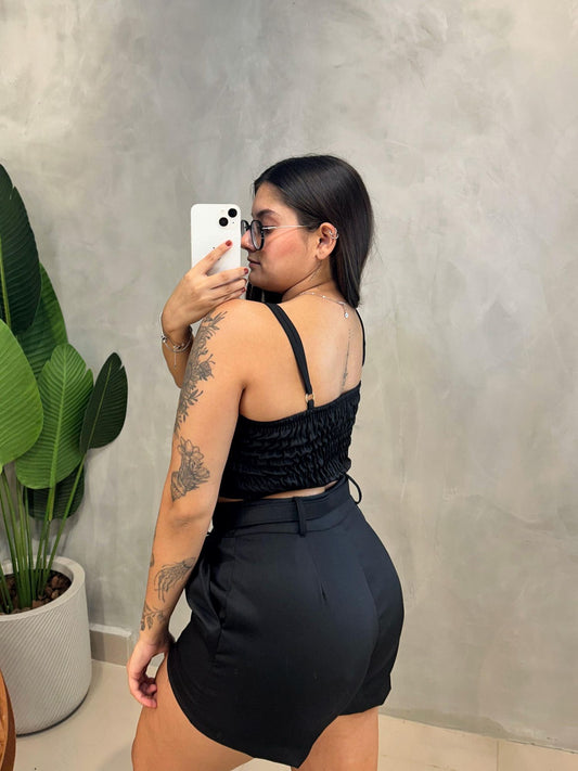 Conjunto em Alfaiataria Cropped de Alça e Shorts com Cinto