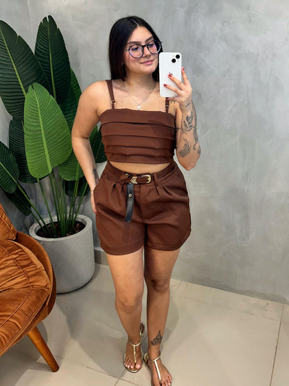 Conjunto em Alfaiataria Cropped de Alça e Shorts com Cinto