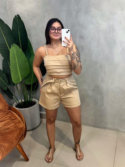 Conjunto em Alfaiataria Cropped de Alça e Shorts com Cinto