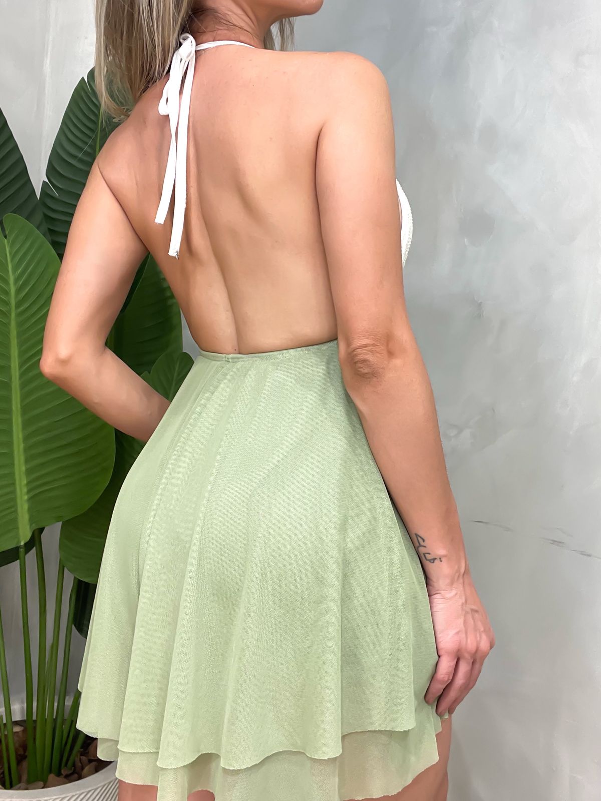 Macaquinho em Tule com Renda e Detalhe de Búzios